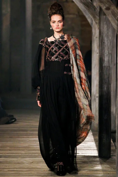 Look 64